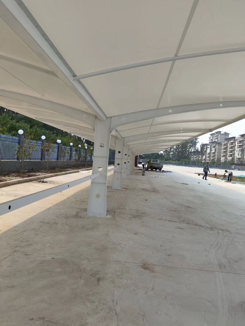 尚泉廣場三個小帽口，汽車充電樁車棚順利完工